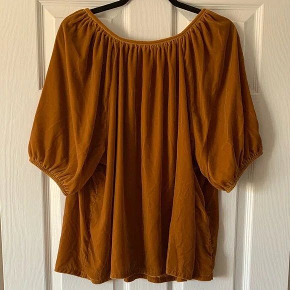 Old Navy velvety top - Picture 5 of 5